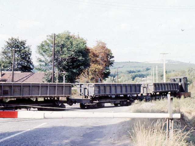 Vonat indul a kőbányába, C-50-nel vontatva (Szob)