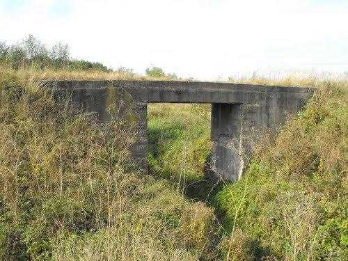A II. aknai vízáteresz magmaradt vasúti hídja.