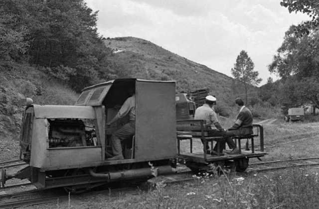Remotorizált Austro-Daimler mozdony Kisirtás-pusztán. (1960-as évek vége)