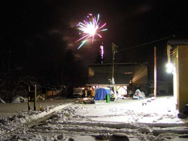 Hajnali tűzijáték Kemencén 2006. első napján